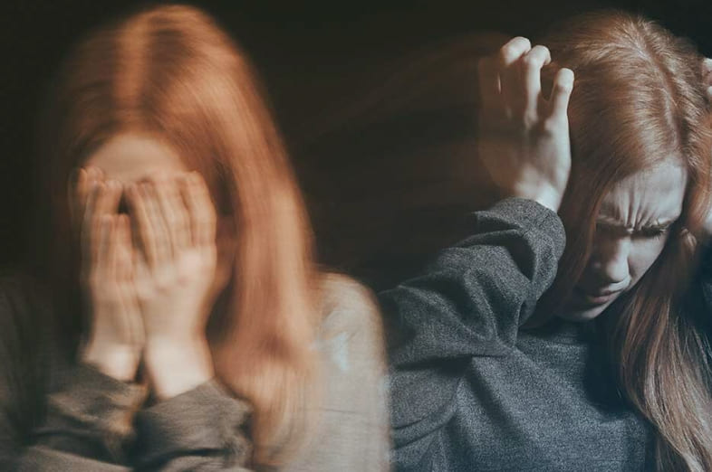 Галлюцинации у девушки